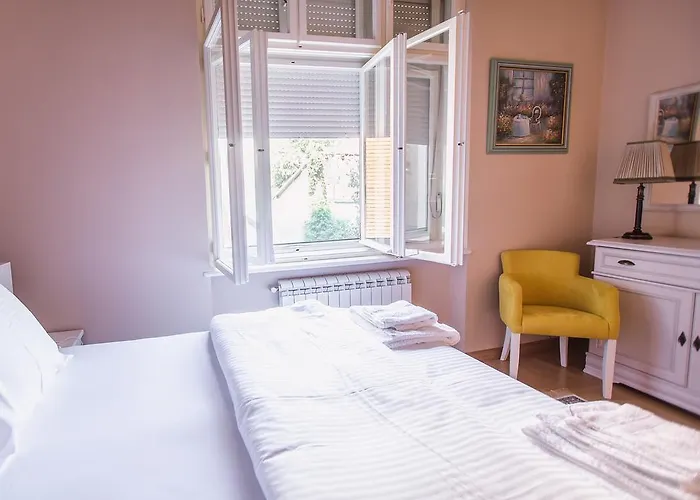 Crown Apartment - Your Royal Stay